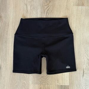 alo - 5” airbrush short - black